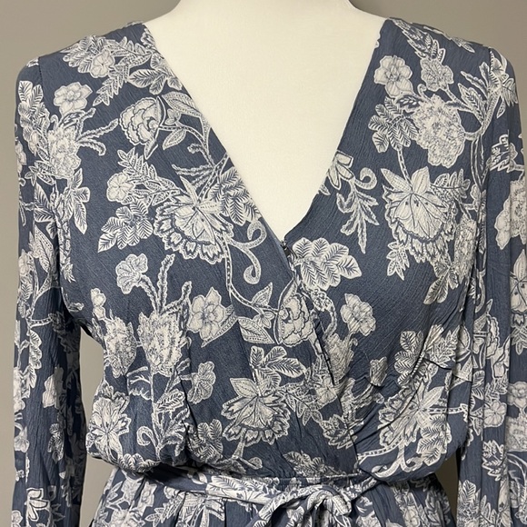 NWT Vici Collection Dusty Blue Romper - Size Small - Picture 4 of 5